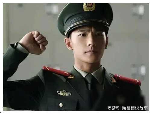 军装图片男,青春男子的坚毅风采