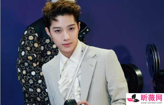 赖冠霖个人资料及年龄,青春偶像的成长之路,揭秘00后明星的璀璨人生