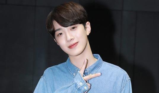 赖冠霖个人资料及年龄,青春偶像的成长之路,揭秘00后明星的璀璨人生